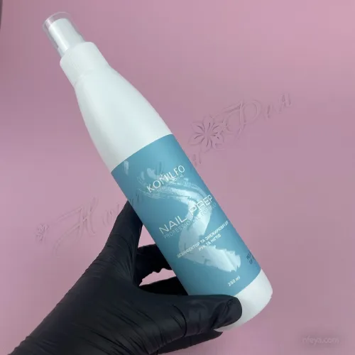Komilfo Nail Prep Дезінфектор та знежирювач для нігтів, 250 мл