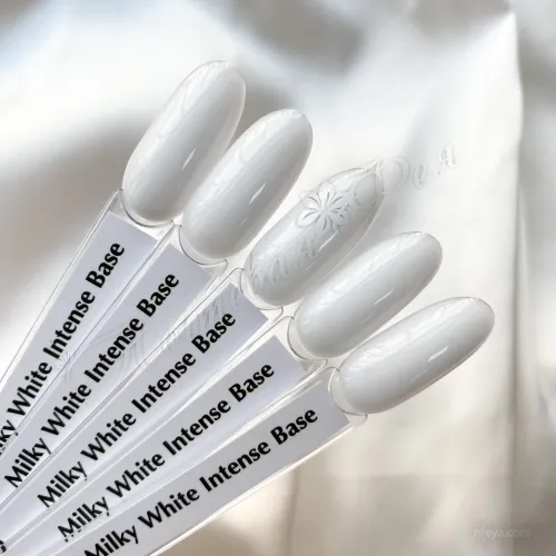 Komilfo Milky White Intense Base База интенсивно белого цвета, 8 мл (арт.320801)