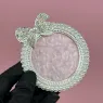 Палитра обрамлена камешками с бантом
